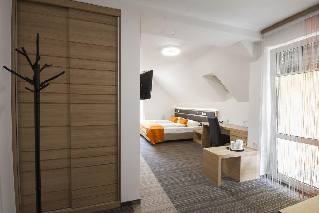 Gostilna In Motel Pri Lesniku มาริบอร์ ภายนอก รูปภาพ